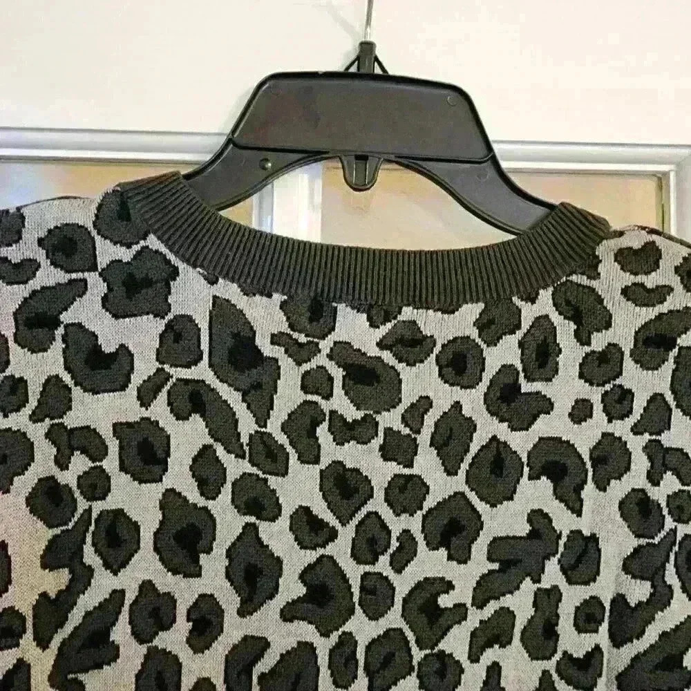 Isaac Mizrahi Women's Animal Cheetah Print Baggy Sweater XXL Fall Winter Comfy - Picture 4 of 7